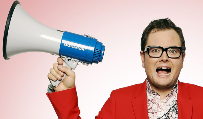 Alan Carr's tour manager attacked | Row with selfie-seekers ends in hospital trp