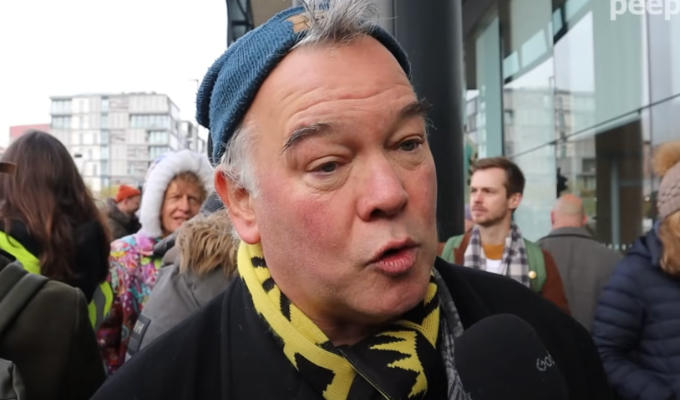 Stewart Lee backs striking Guardian staff | Comic has been on the picket line