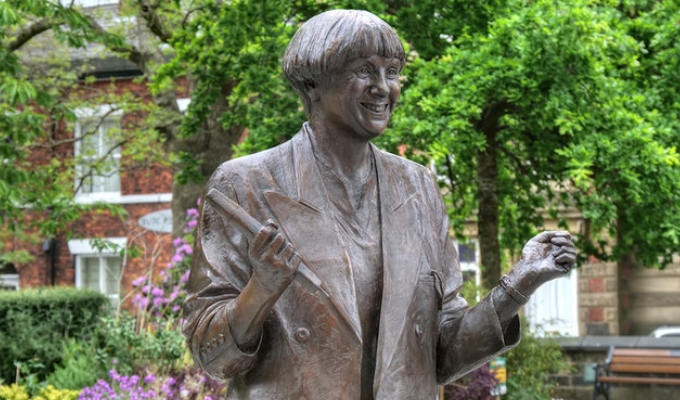Victoria Wood's statue toppled | Taxi crashed into the Bolton sculpture